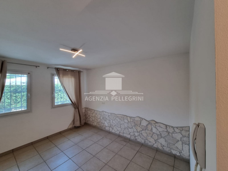 VICENZA – Casa accostata con giardino. Si trova in zona residenziale molto comoda alla base ameri...