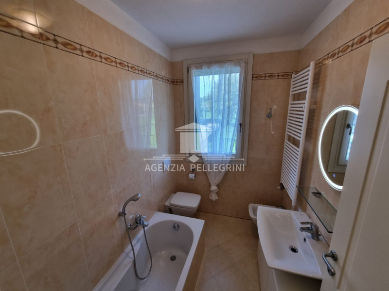 VICENZA – Casa accostata con giardino. Si trova in zona residenziale molto comoda alla base ameri...