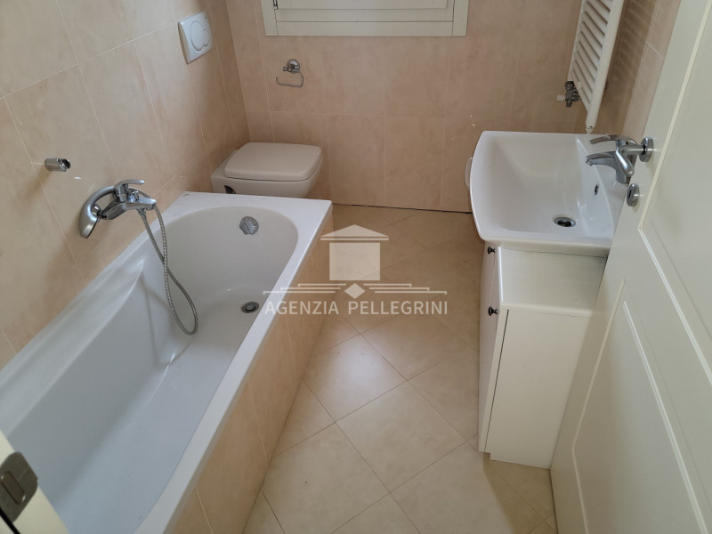 VICENZA – Casa accostata con giardino. Si trova in zona residenziale molto comoda alla base ameri...