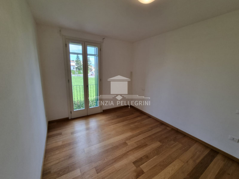 VICENZA – Casa accostata con giardino. Si trova in zona residenziale molto comoda alla base ameri...