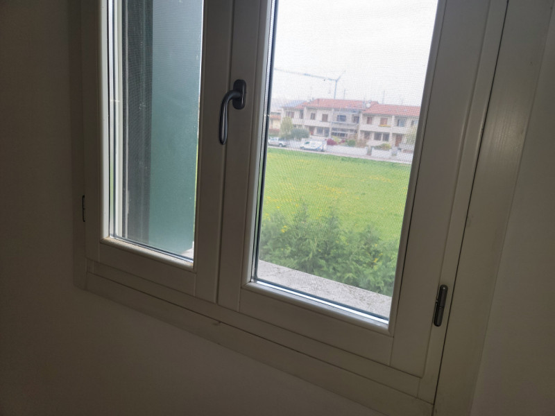 VICENZA – Casa accostata con giardino. Si trova in zona residenziale molto comoda alla base ameri...