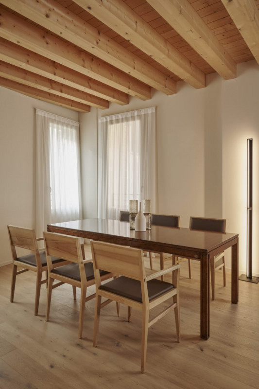 Scopri il tuo nuovo rifugio nel cuore di Castelfranco Veneto! Questo splendido appartamento quadr...