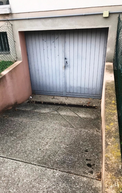 GUIZZA, CENTRO QUARTIERE. MAGAZZINO MQ. 140, POSTO AL PIANO  SEMINTERRATO CON FINESTRE
DI UNA PAL...