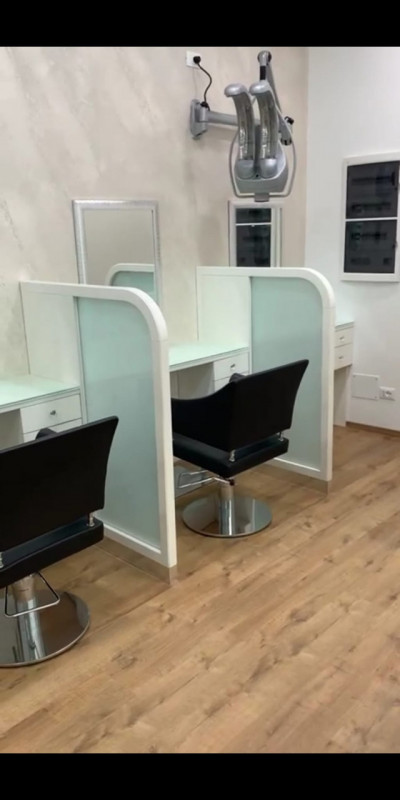Abano Terme, in zona pedonale, attività di parrucchiera con ottimo avviamento, attrezzature e arr...