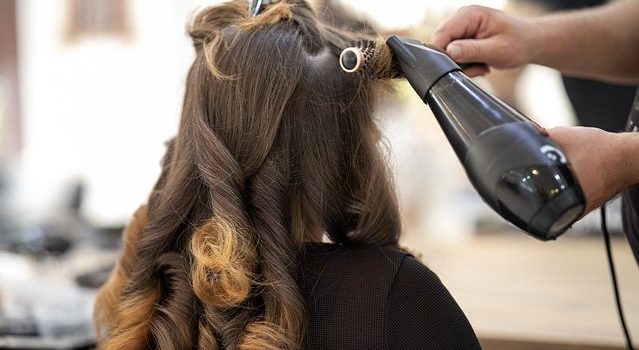 Abano Terme, in zona pedonale, attività di parrucchiera con ottimo avviamento, attrezzature e arr...