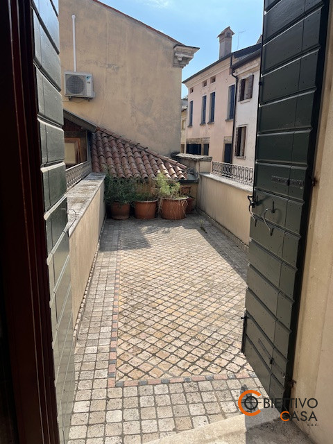 PADOVA CENTRO STORICO, Riferimento MC001: tra Piazza dei Signori e Piazza Duomo in zona ZTL, impo...