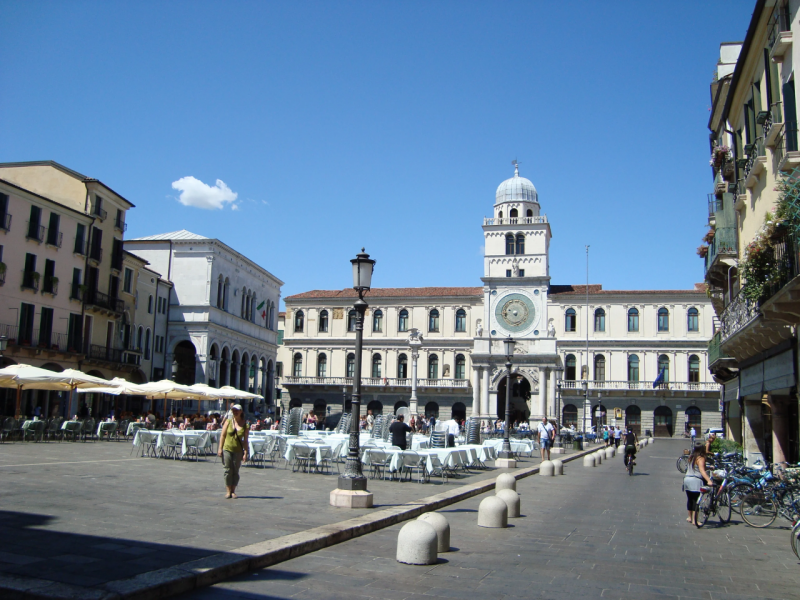 PADOVA CENTRO STORICO, Riferimento MC001: tra Piazza dei Signori e Piazza Duomo in zona ZTL, impo...
