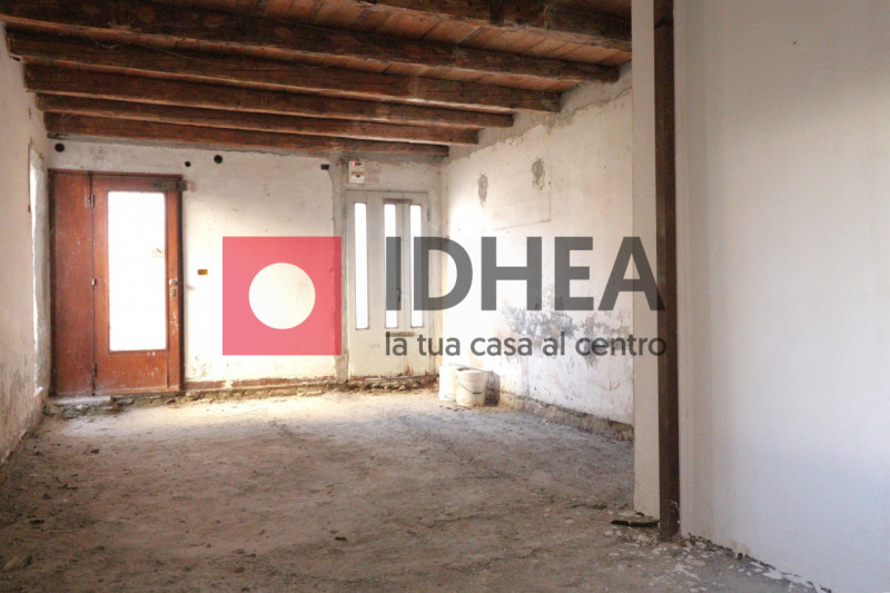 PORZIONE DA RISTRUTTURARE NEL CENTRO DI NERVESA, RIF.: "AVN1" 

L'agenzia immobiliare IDHEA ha il...