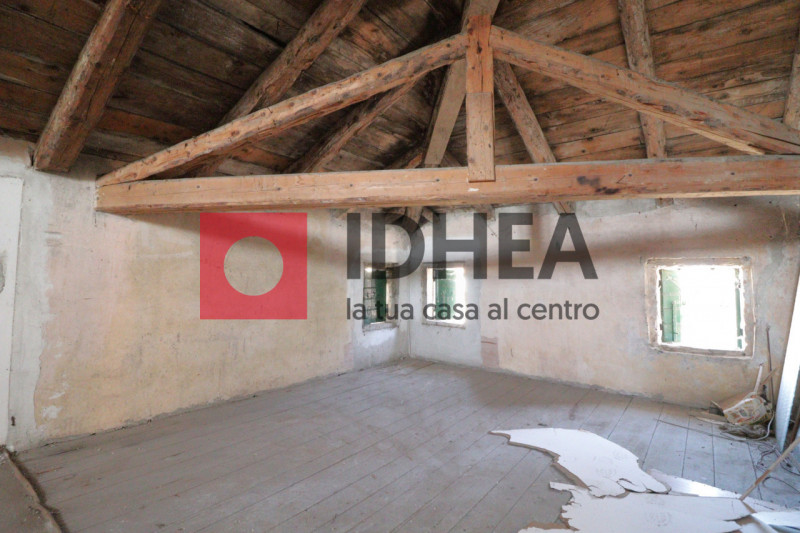 PORZIONE DA RISTRUTTURARE NEL CENTRO DI NERVESA, RIF.: "AVN1" 

L'agenzia immobiliare IDHEA ha il...