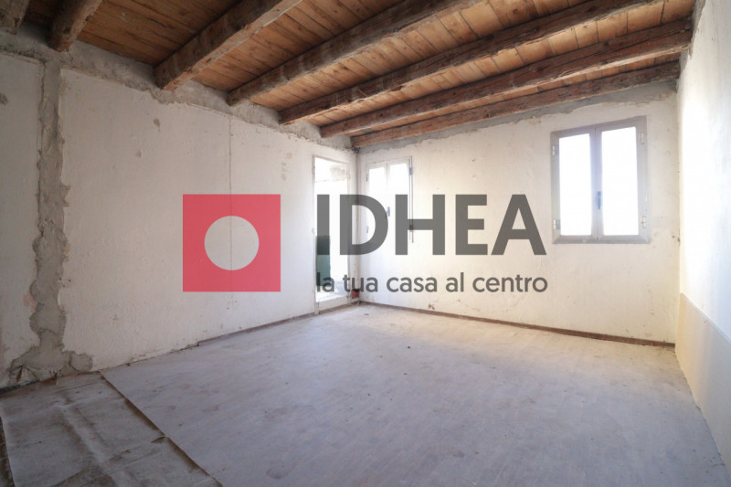 PORZIONE DA RISTRUTTURARE NEL CENTRO DI NERVESA, RIF.: "AVN1" 

L'agenzia immobiliare IDHEA ha il...