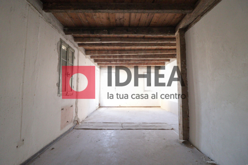 PORZIONE DA RISTRUTTURARE NEL CENTRO DI NERVESA, RIF.: "AVN1" 

L'agenzia immobiliare IDHEA ha il...