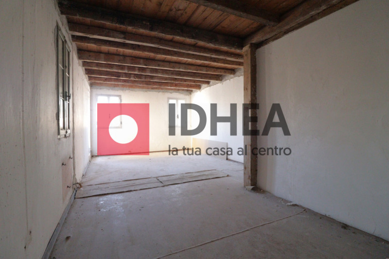 PORZIONE DA RISTRUTTURARE NEL CENTRO DI NERVESA, RIF.: "AVN1" 

L'agenzia immobiliare IDHEA ha il...