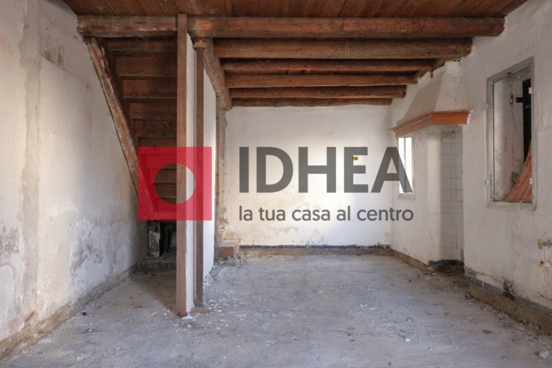 PORZIONE DA RISTRUTTURARE NEL CENTRO DI NERVESA, RIF.: "AVN1" 

L'agenzia immobiliare IDHEA ha il...