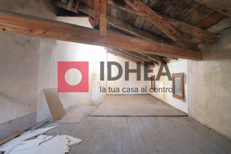 PORZIONE DA RISTRUTTURARE SU TRE LIVELLI NEL CENTRO STORICO DI NERVESA, RIF.: "AVN1" 

L'agenzia ...