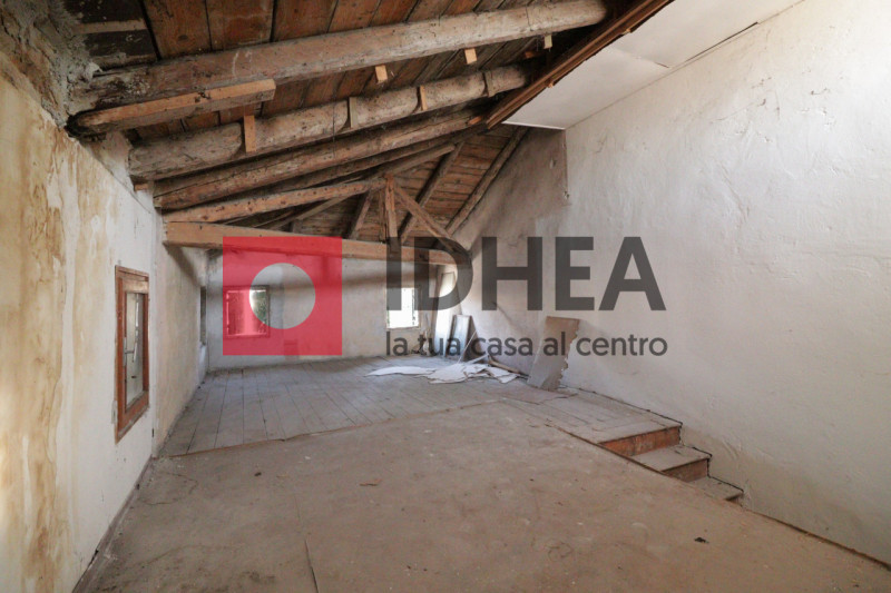 PORZIONE DA RISTRUTTURARE NEL CENTRO DI NERVESA, RIF.: "AVN1" 

L'agenzia immobiliare IDHEA ha il...