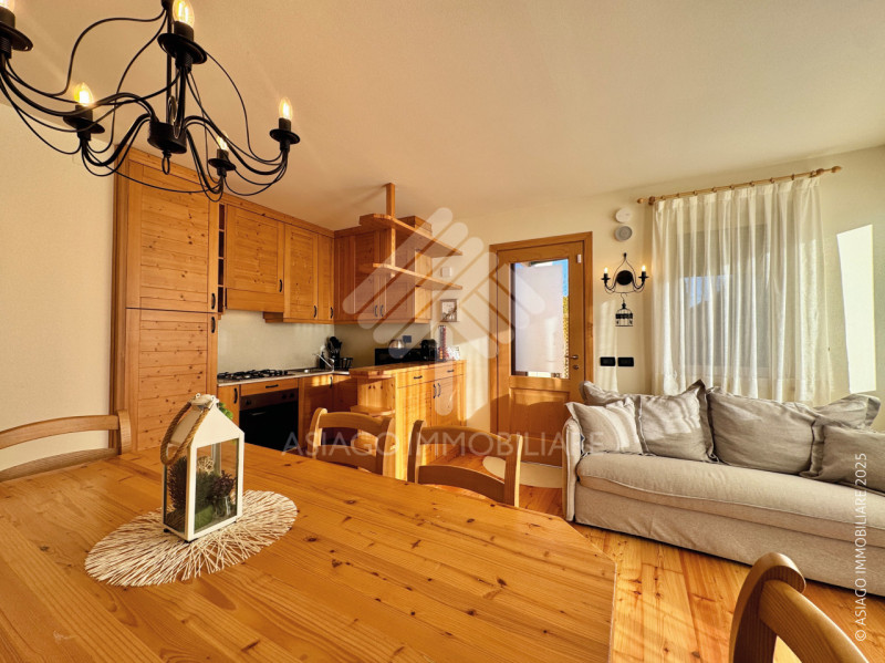 Asiago Immobiliare propone questa rivendita in esclusiva nel contesto Residenziale di Borgo Ecche...