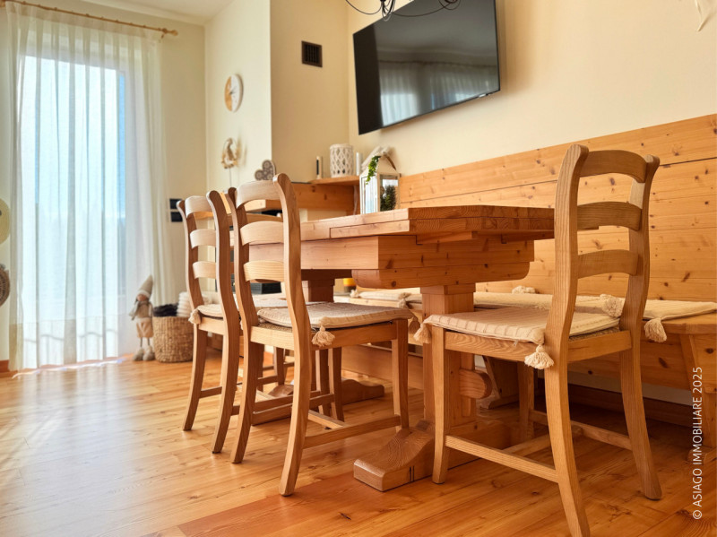 Asiago Immobiliare propone questa rivendita in esclusiva nel contesto Residenziale di Borgo Ecche...