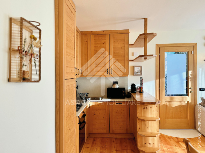 Asiago Immobiliare propone questa rivendita in esclusiva nel contesto Residenziale di Borgo Ecche...