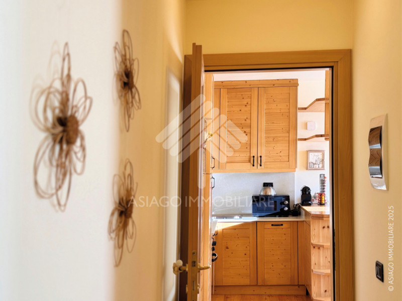 Asiago Immobiliare propone questa rivendita in esclusiva nel contesto Residenziale di Borgo Ecche...