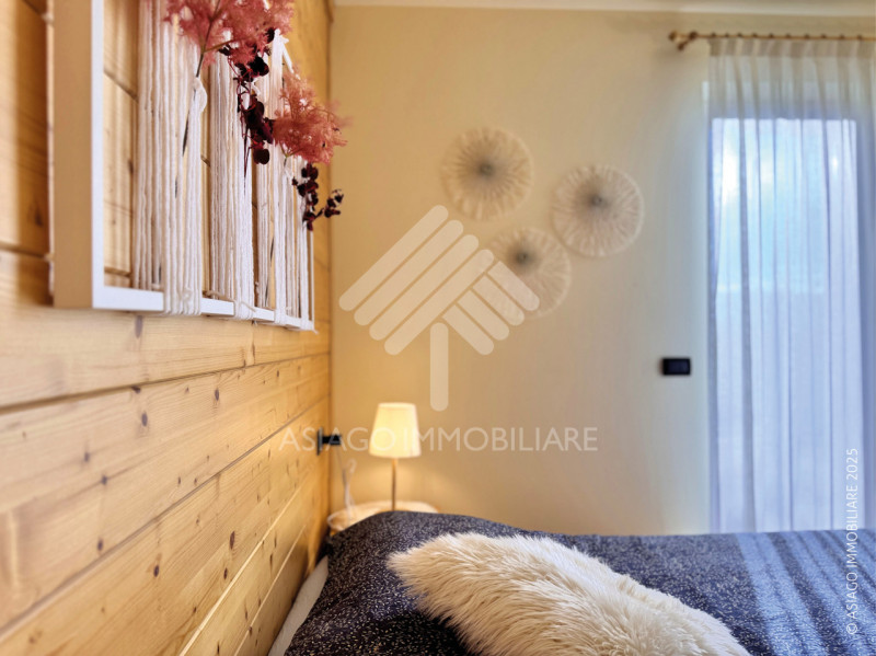 Asiago Immobiliare propone questa rivendita in esclusiva nel contesto Residenziale di Borgo Ecche...