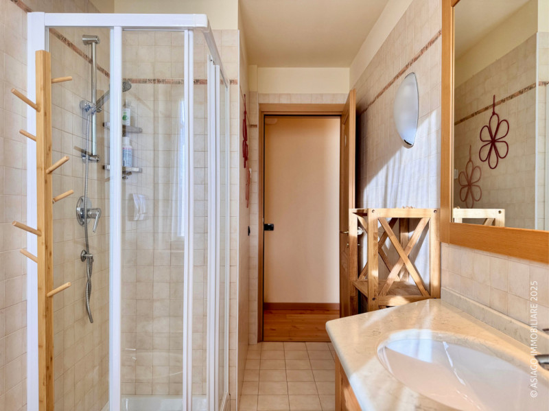 Asiago Immobiliare propone questa rivendita in esclusiva nel contesto Residenziale di Borgo Ecche...