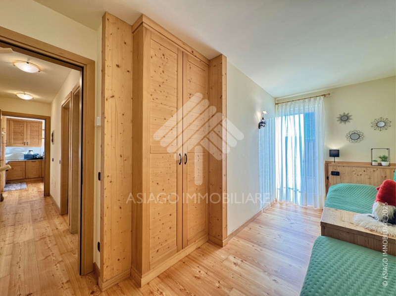 Asiago Immobiliare propone questa rivendita in esclusiva nel contesto Residenziale di Borgo Ecche...