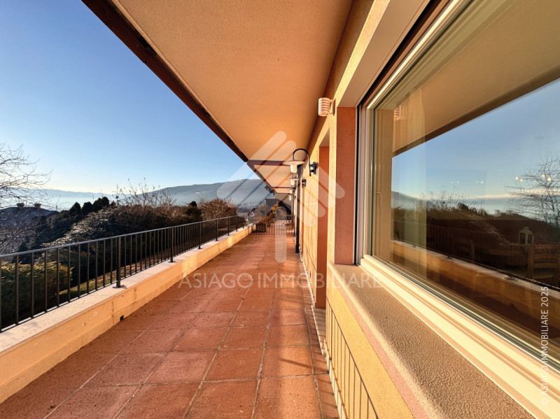 Asiago Immobiliare propone questa rivendita in esclusiva nel contesto Residenziale di Borgo Ecche...