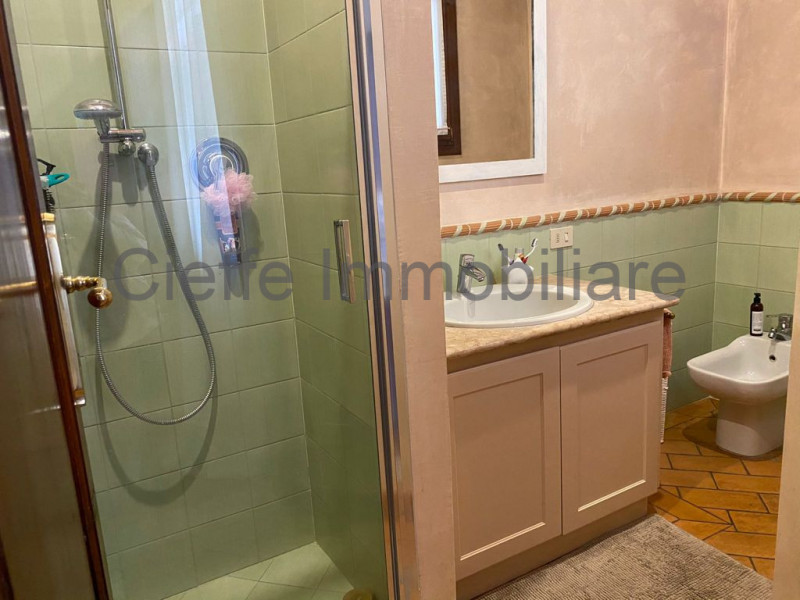 A partire da FEBBRAIO 2026, questo splendido appartamento trilocale offre un perfetto equilibrio ...