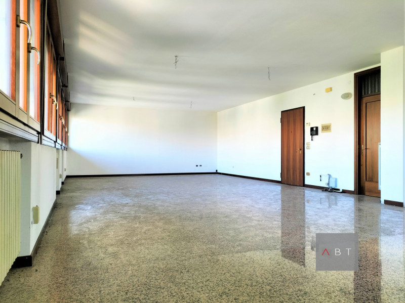 Situati nella frazione di Mejaniga, disponibili due uffici rispettivamente di 60 mq. e 90 mq. ent...