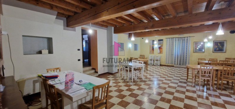 VICENZA RIF.179MAT  TEL 0444310220 - 3929183796

Si vende piastra di 950mq ben tenuta con esterno...