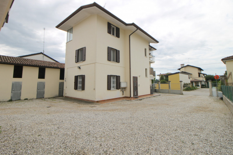 Pozzuolo del Friuli Vendita Appartamento trilocale