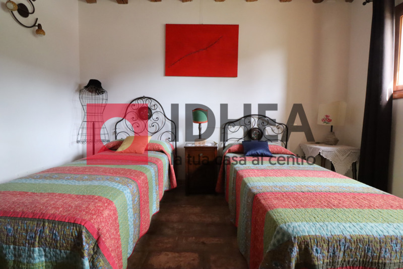 SPRESIANO - VISNADELLO:

In vendita a Visnadello un edificio di notevole interesse storico archit...