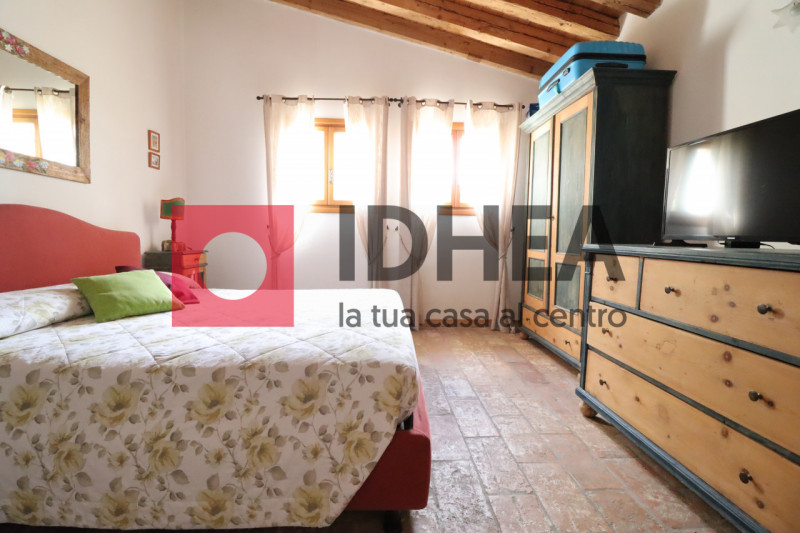 SPRESIANO - VISNADELLO:

In vendita a Visnadello un edificio di notevole interesse storico archit...