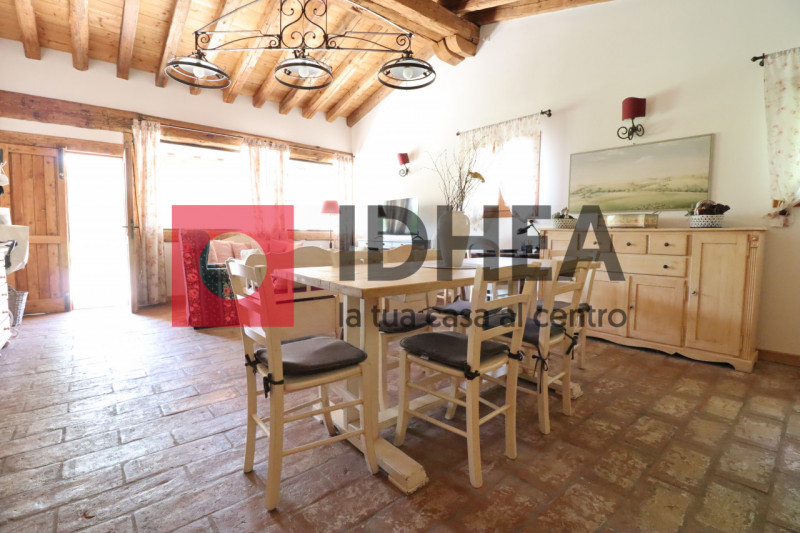 SPRESIANO - VISNADELLO:

In vendita a Visnadello un edificio di notevole interesse storico archit...