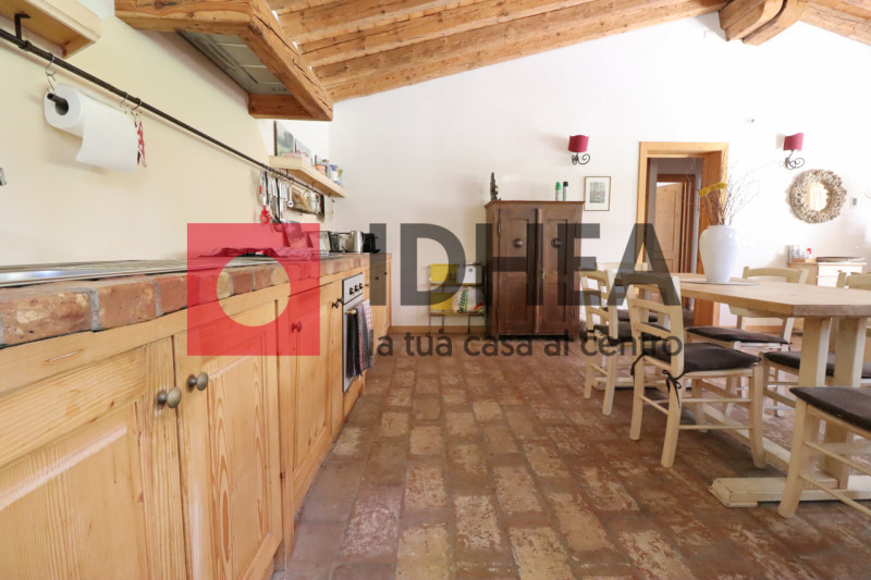 SPRESIANO - VISNADELLO:

In vendita a Visnadello un edificio di notevole interesse storico archit...