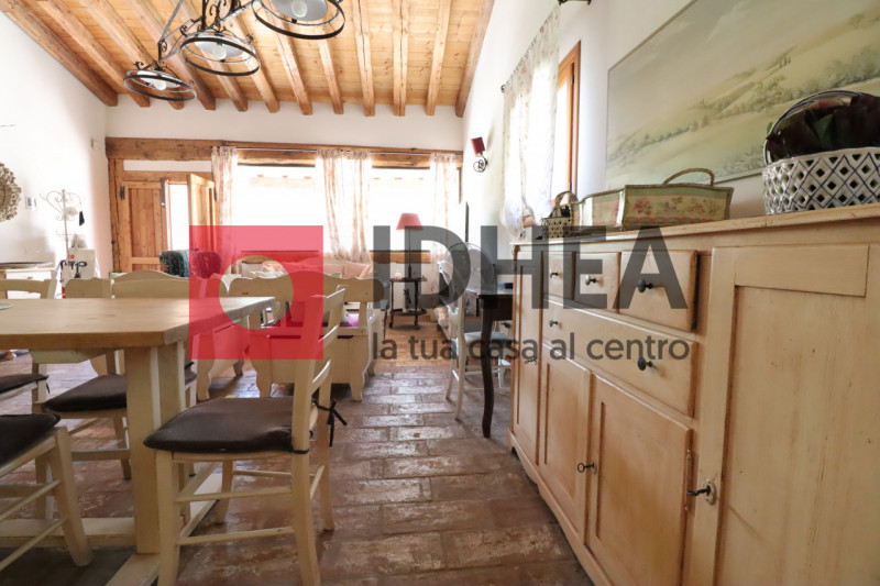 SPRESIANO - VISNADELLO:

In vendita a Visnadello un edificio di notevole interesse storico archit...