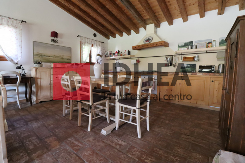 SPRESIANO - VISNADELLO:

In vendita a Visnadello un edificio di notevole interesse storico archit...