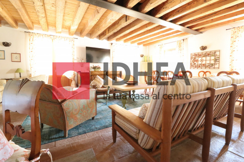 SPRESIANO - VISNADELLO:

In vendita a Visnadello un edificio di notevole interesse storico archit...