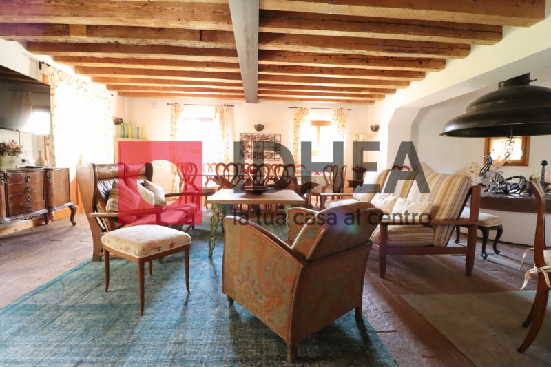 SPRESIANO - VISNADELLO:

In vendita a Visnadello un edificio di notevole interesse storico archit...