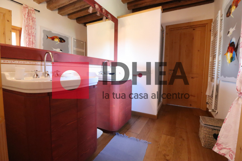 SPRESIANO - VISNADELLO:

In vendita a Visnadello un edificio di notevole interesse storico archit...