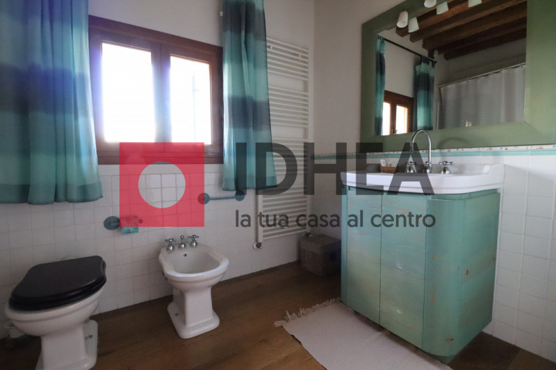 SPRESIANO - VISNADELLO:

In vendita a Visnadello un edificio di notevole interesse storico archit...