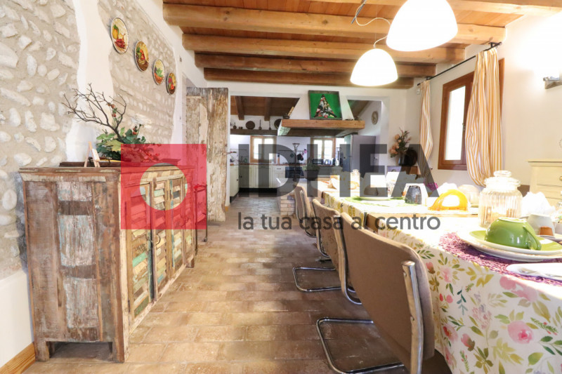 SPRESIANO - VISNADELLO:

In vendita a Visnadello un edificio di notevole interesse storico archit...