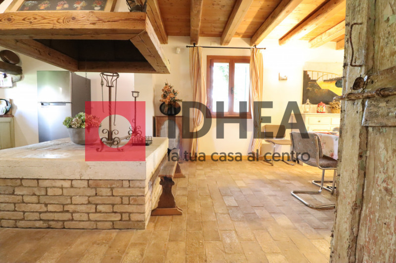 SPRESIANO - VISNADELLO:

In vendita a Visnadello un edificio di notevole interesse storico archit...