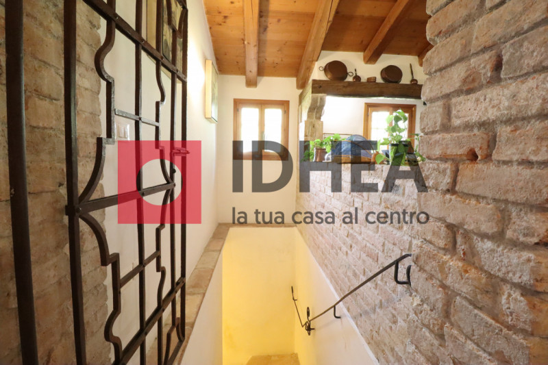 SPRESIANO - VISNADELLO:

In vendita a Visnadello un edificio di notevole interesse storico archit...