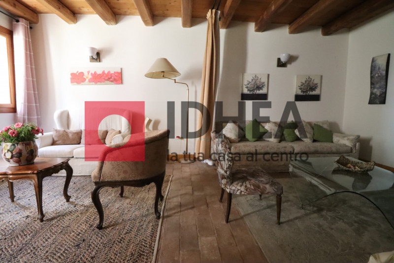 SPRESIANO - VISNADELLO:

In vendita a Visnadello un edificio di notevole interesse storico archit...