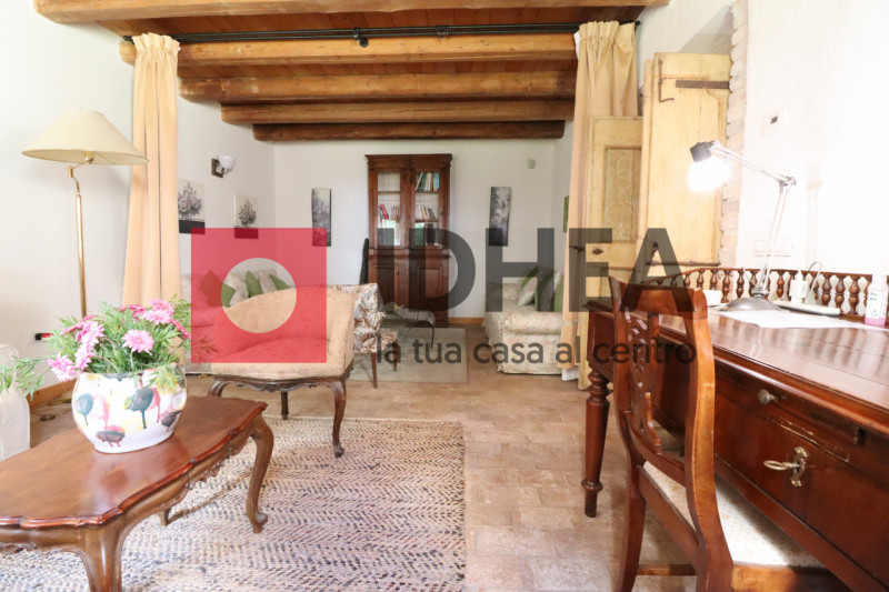 SPRESIANO - VISNADELLO:

In vendita a Visnadello un edificio di notevole interesse storico archit...