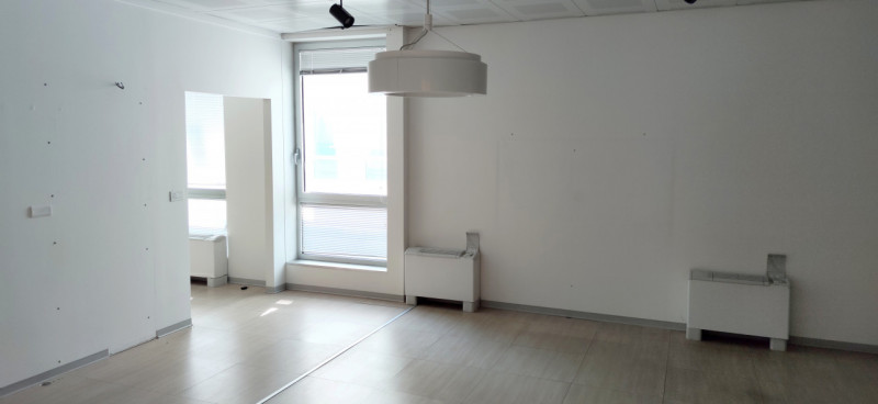 VICENZA - PONTE ALTO - In nuovo elegante stabile commerciale-direzionale disponibilità di ufficio...