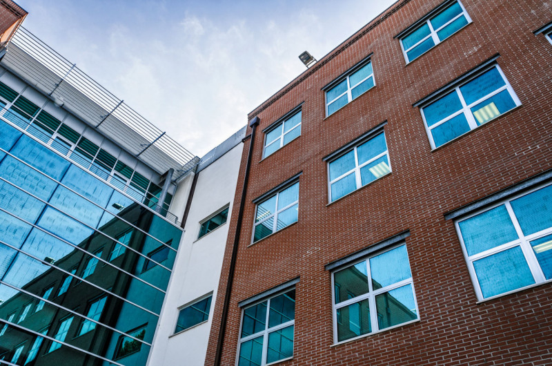 VICENZA - PONTE ALTO - In nuovo elegante stabile commerciale-direzionale disponibilità di ufficio...