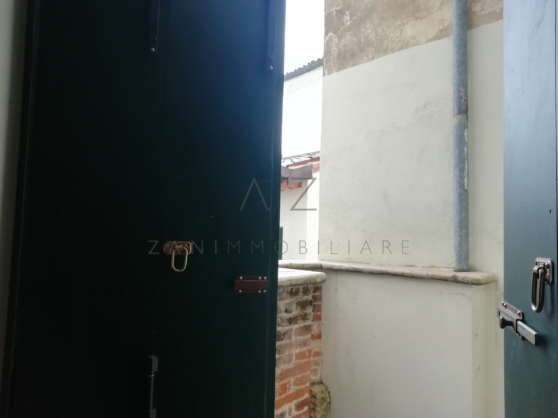 Proponiamo in vendita spazio direzionale, a pochi passi dalle mura.

Disposto al primo terra è co...