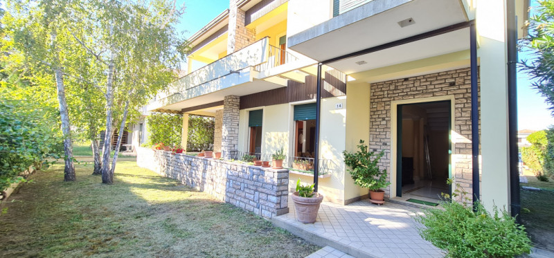 Nel cuore di Abano Terme, a pochi passi dal suggestivo Duomo di San Lorenzo, proponiamo in vendit...